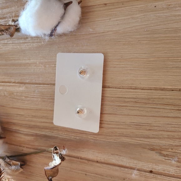 🌼🌼NEW🌼🌼Beautiful Flower Earrings with 925 Silver Posts - Picture 12 of 13